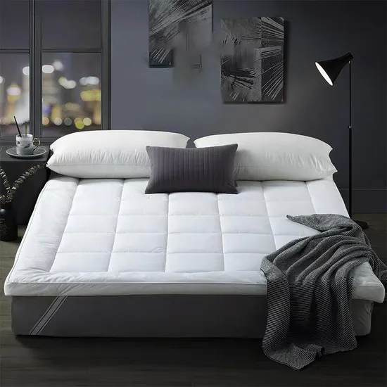 Custom Logo Hot Sale Microfiber Hotel Comforter Soft White Quilt Duvet 